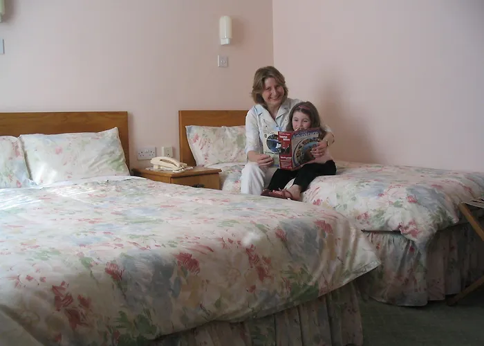 Rathbaun מלון 2*