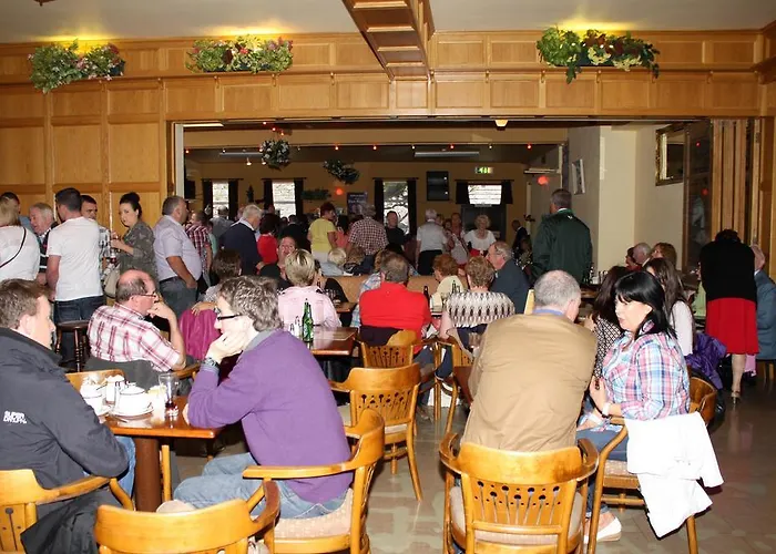 Rathbaun מלון 2*